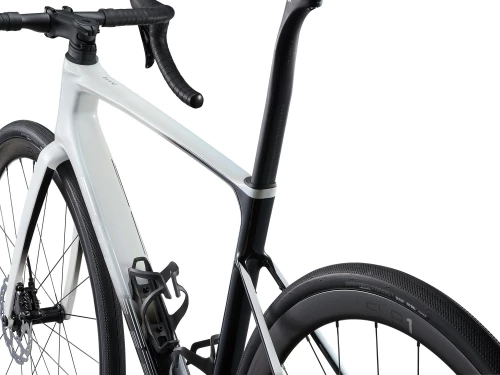 Giant Defy Advanced Pro 1 (unicorn white/black/chrome)