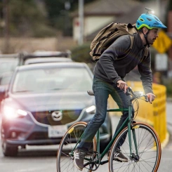 Blackburn Dayblazer 550 USB-C